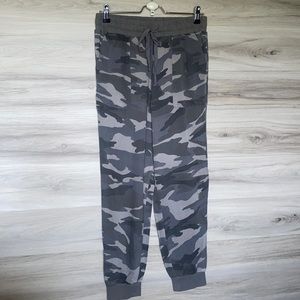 NWT- Women’s Pull On Camo Joggers, Grey